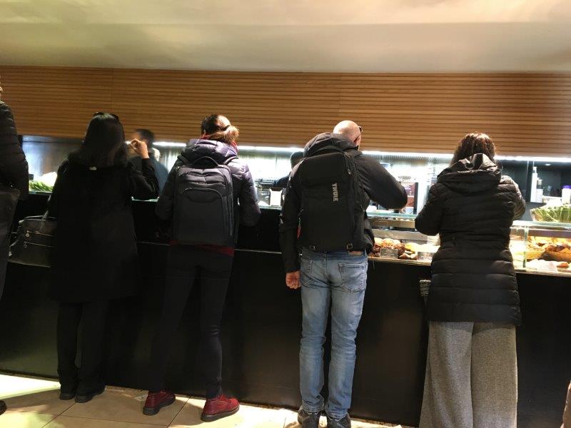 イタリア、朝食、バール、パン、エスプレッソ