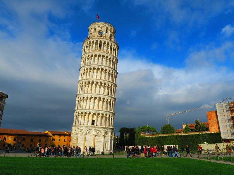 イタリア、ピサの斜塔