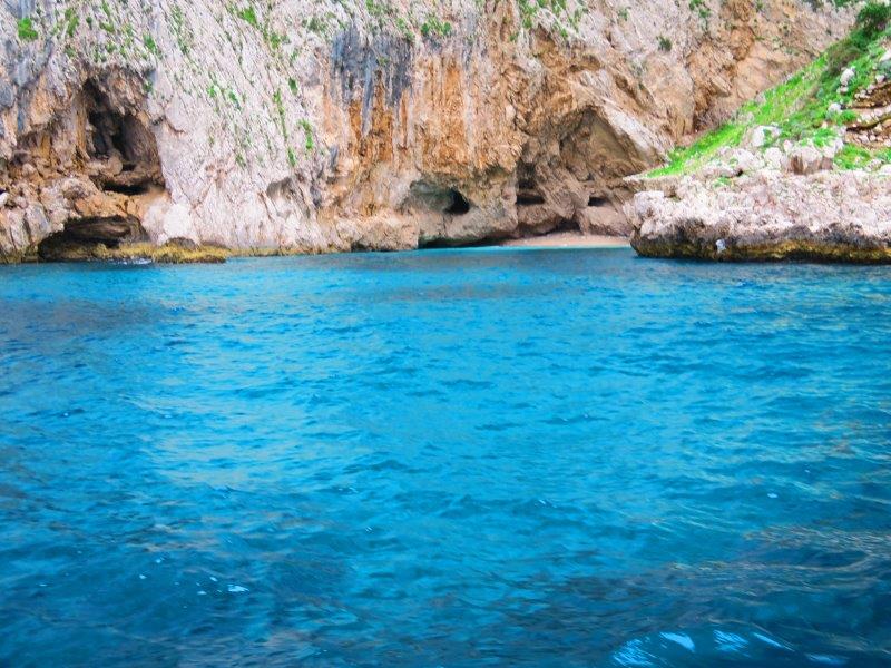 イタリア、ナポリ、青の洞窟