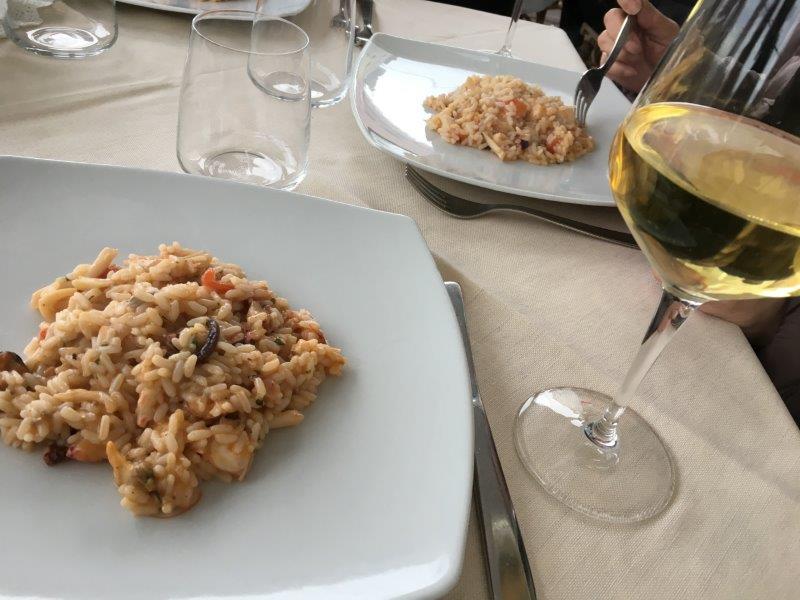 イタリア、ナポリ、リゾット、白ワイン