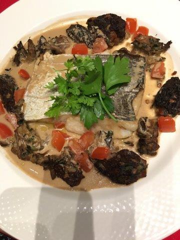 フランス、パリ、旅行、セーヌ川、バトー・ムッシュ、ディナークルーズ、魚料理