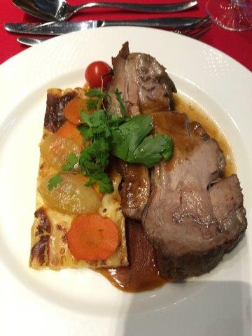 フランス、パリ、旅行、セーヌ川、バトー・ムッシュ、ディナークルーズ、肉料理