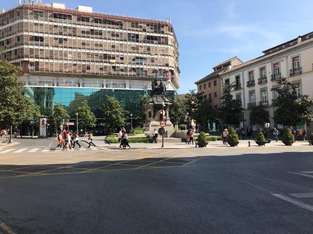 スペイン、観光、旅行、アルハンブラ宮殿、行き方、アクセス、アルハンブラバス、イサベル・ラ・カトリカ広場