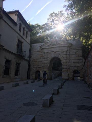 スペイン、観光、旅行、アルハンブラ宮殿、行き方、徒歩、アクセス、ヌエバ広場、ゴメレス坂